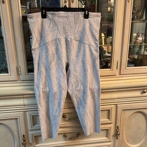 SPANX White and Gray Patterned Booty Boost Leggings